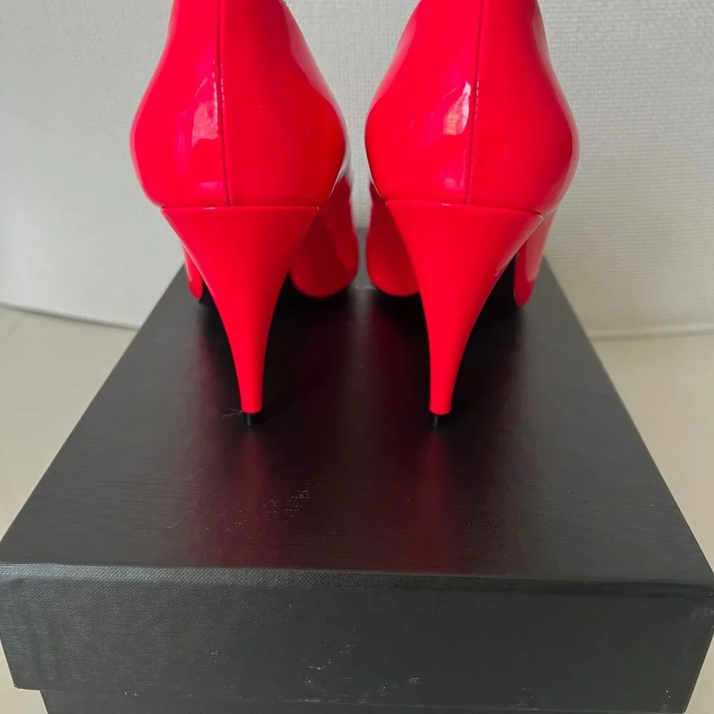 SAINT LAURENT Kiki 85 Pumps in Bright Pink Patent Leather – IT 40 / US 9–9.5 - Picture 6 of 11